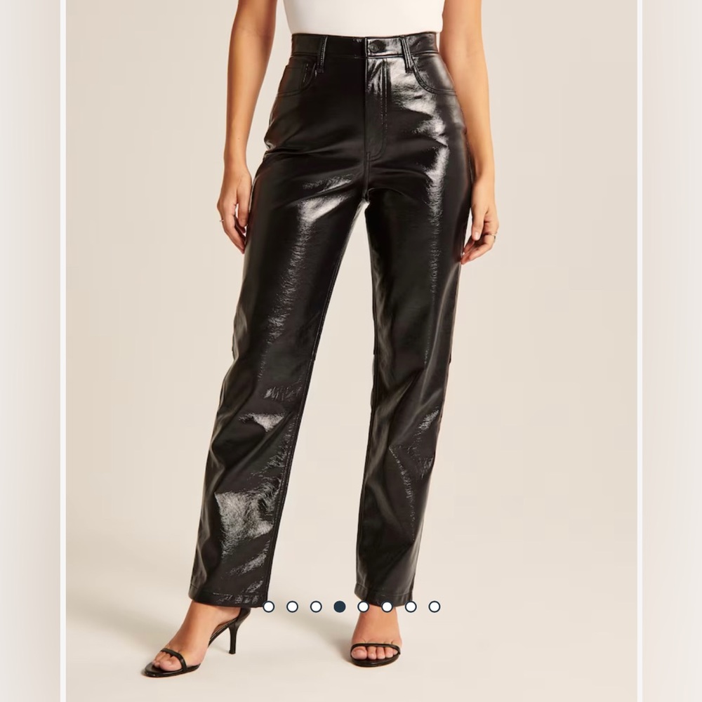 Abercrombie Curve Love Patent Leather 90s Straight Pant in Navy